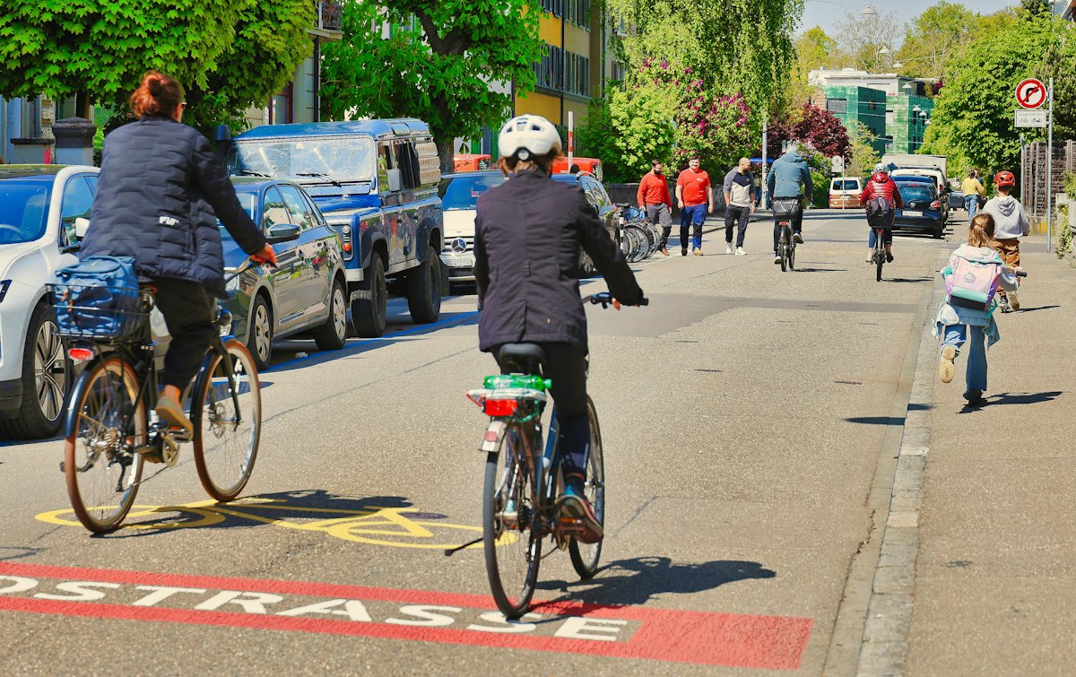 Photo: cyclists on a city street
